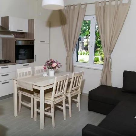 Lucy Apartment