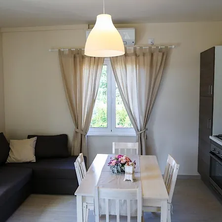 Lucy Apartment *