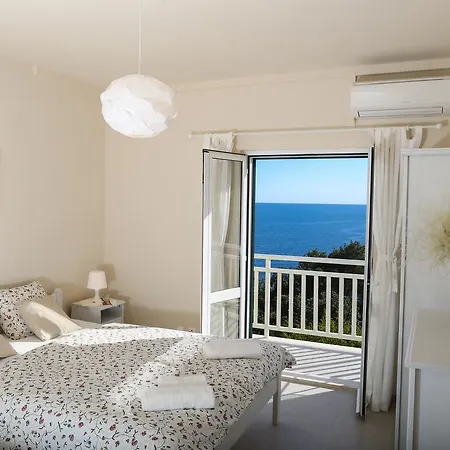 Lucy Apartment *