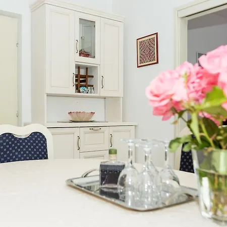 דירה Lucy קאבטאט