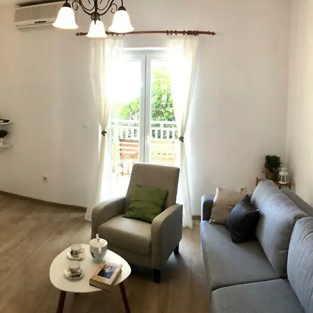 Lucy Apartment