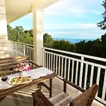 Daire Lucy *